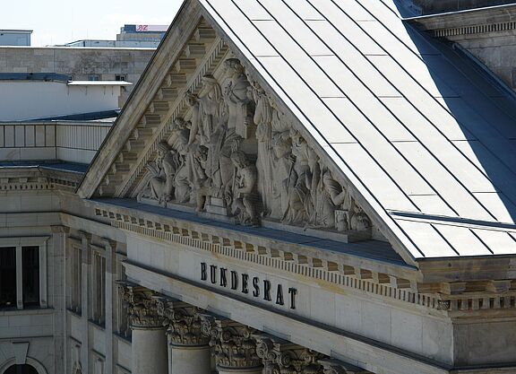 Bundesrat Gebaeude Giebel des Bundesratsgebäudes in Berlin.